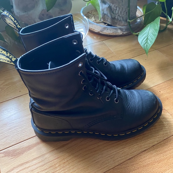 Doc Martens 1460 WOMEN'S - Picture 5 of 5